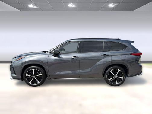 Magnetic Gray Metallic 2021 Toyota Highlander XSE