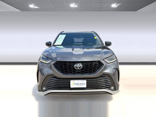 Magnetic Gray Metallic 2021 Toyota Highlander XSE