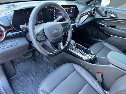 Mosaic Black Metallic 2025 Chevrolet Trax FWD 2RS