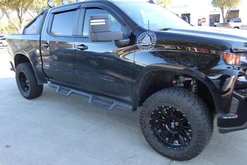 Photo 3 of 25 of 2019 Chevrolet Silverado 1500 Custom