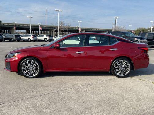 2025 Nissan Altima SL FWD