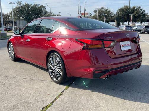 2025 Nissan Altima SL FWD