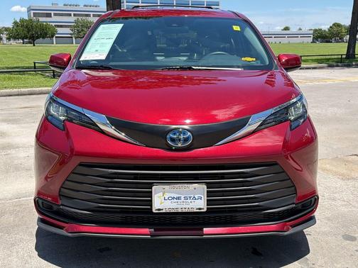 Ruby Flare Pearl 2025 Toyota Sienna LE