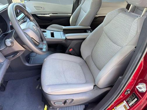 Ruby Flare Pearl 2025 Toyota Sienna LE