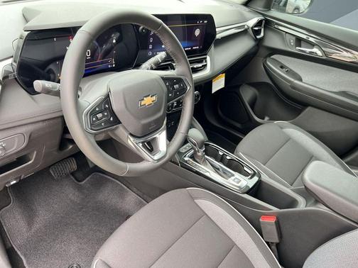 Summit White 2026 Chevrolet Trailblazer LT
