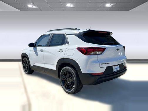 Summit White 2026 Chevrolet Trailblazer LT