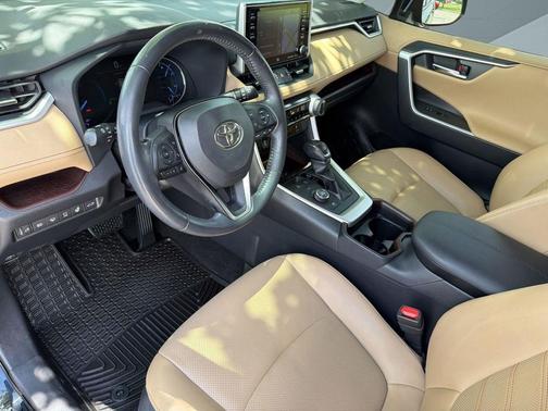 Midnight Black Metallic 2019 Toyota RAV4 Hybrid Limited