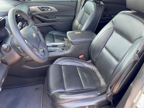 Silver Sage Metallic 2023 Chevrolet Traverse LT Cloth