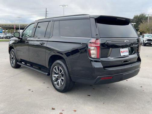 2023 Chevrolet Suburban 4WD Z71
