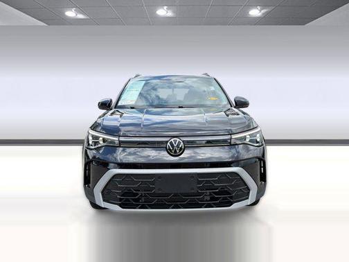 Deep Black Pearl 2025 Volkswagen Taos 1.5T SEL