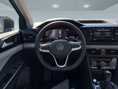 2024 Volkswagen Taos 1.5T SE Black