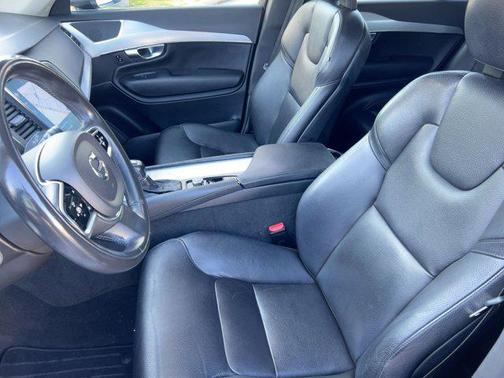 2018 Volvo XC90 T5 Momentum