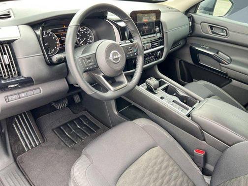 2024 Nissan Pathfinder SV FWD