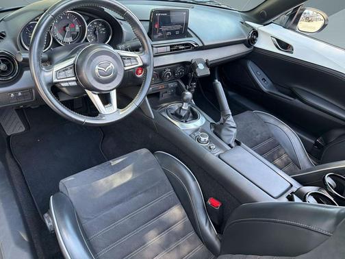 Snowflake White Pearl Mica 2023 Mazda MX-5 Miata Club