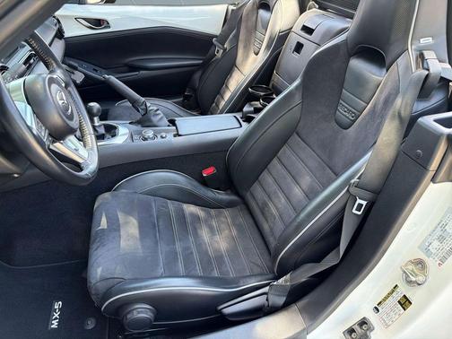 Snowflake White Pearl Mica 2023 Mazda MX-5 Miata Club