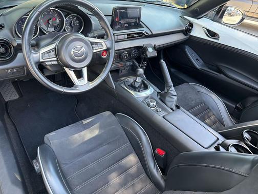 Snowflake White Pearl Mica 2023 Mazda MX-5 Miata Club