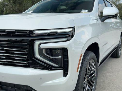 2025 Chevrolet Suburban 4WD High Country