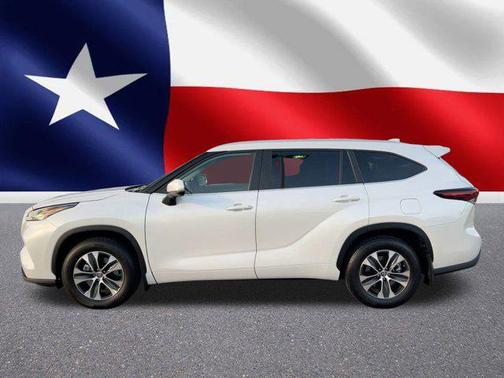 2025 Toyota Highlander XLE