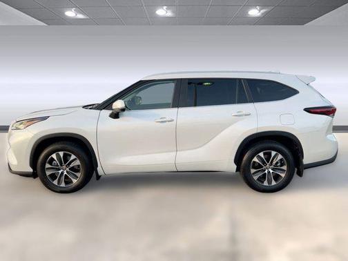 2025 Toyota Highlander XLE