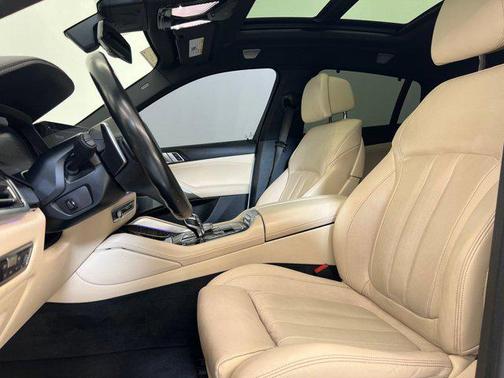 Mineral White Metallic 2022 BMW X6 M50i