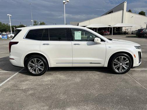 2022 Cadillac XT6 Premium Luxury FWD