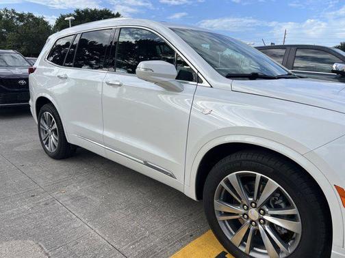 2022 Cadillac XT6 Premium Luxury FWD
