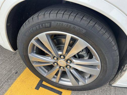 2022 Cadillac XT6 Premium Luxury FWD