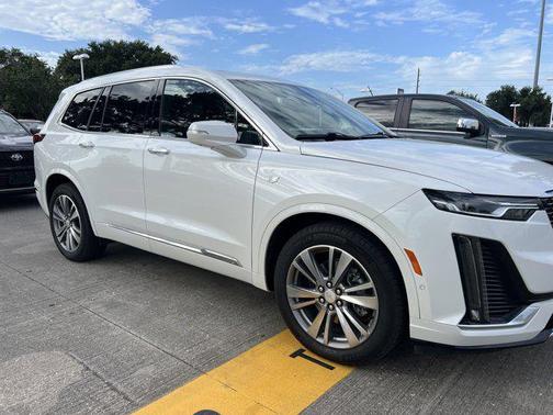 2022 Cadillac XT6 Premium Luxury FWD