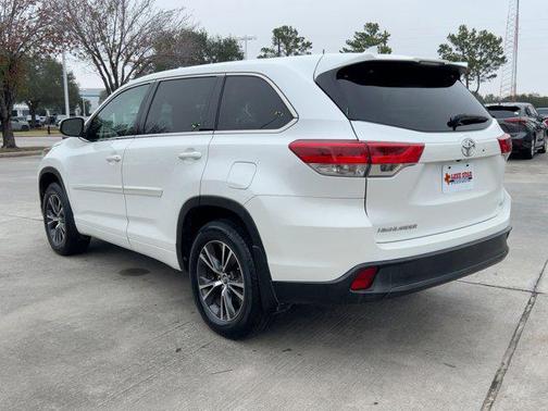 2018 Toyota Highlander LE