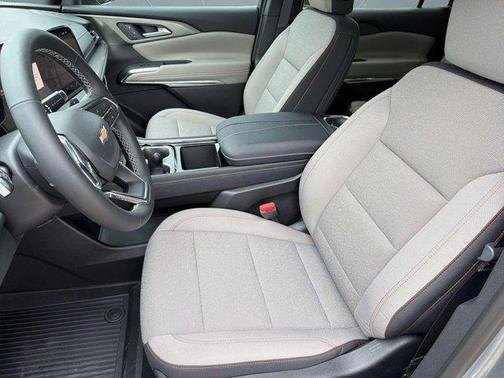 Sterling Gray Metallic 2026 Chevrolet Traverse LT