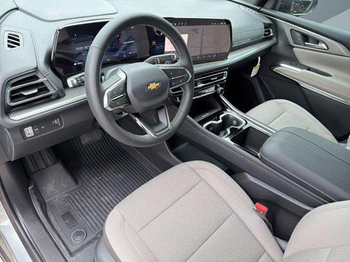 Sterling Gray Metallic 2026 Chevrolet Traverse LT