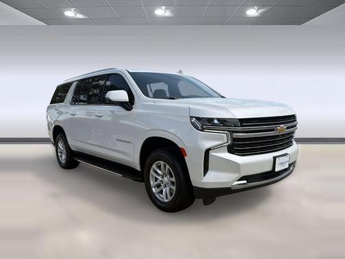 Iridescent Pearl Tricoat 2024 Chevrolet Suburban LT