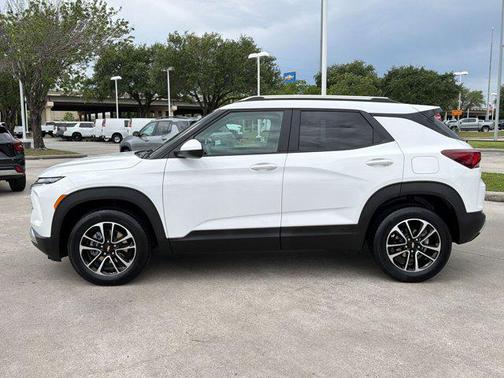 Summit White 2025 Chevrolet Trailblazer LT