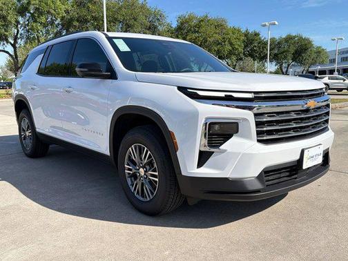 Summit White 2026 Chevrolet Traverse LT