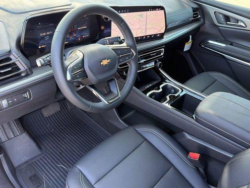 Summit White 2026 Chevrolet Traverse LT