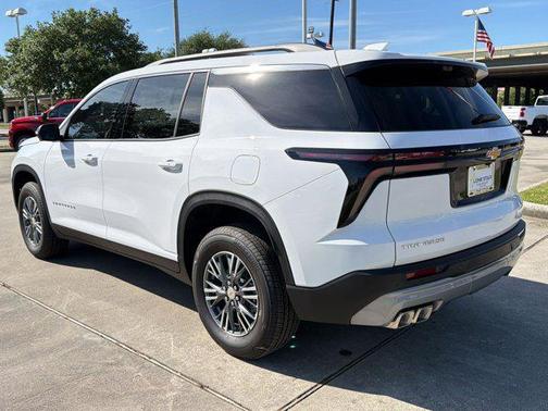 Summit White 2026 Chevrolet Traverse LT