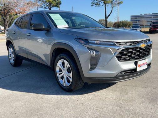 2025 Chevrolet Trax LS