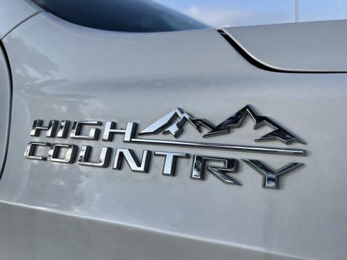 2023 Chevrolet Suburban 4WD High Country