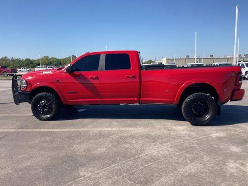 2022 RAM 3500 Laramie Crew Cab 4x4 8' Box