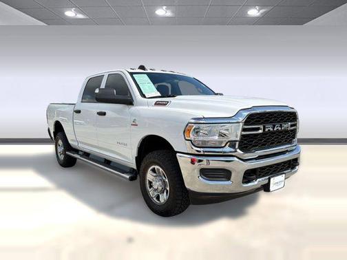 Bright White Clearcoat 2022 RAM 2500 Tradesman Crew Cab 4x4 6'4' Box