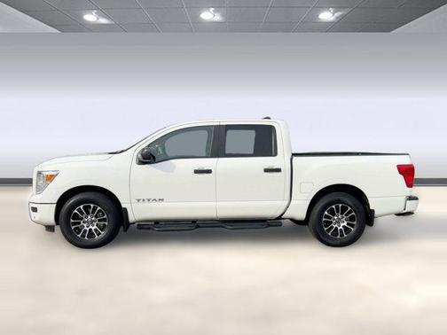 2023 Nissan Titan SV
