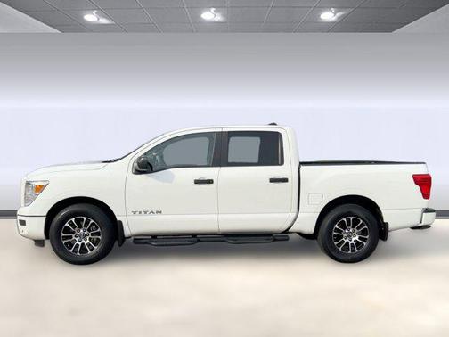 2023 Nissan Titan SV