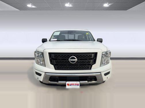2023 Nissan Titan SV