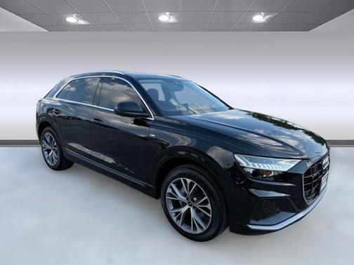2023 Audi Q8 55 Premium Plus