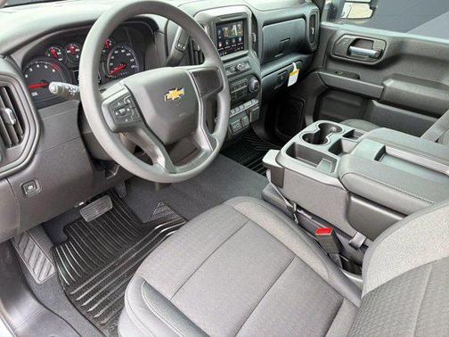 Summit White 2026 Chevrolet Silverado 2500 Custom