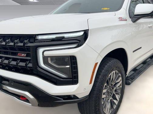 Iridescent Pearl Tricoat 2025 Chevrolet Suburban 4WD Z71