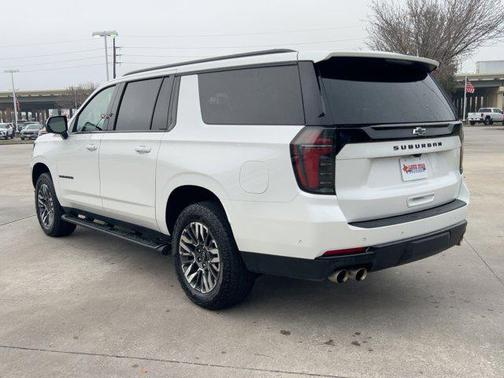 2025 Chevrolet Suburban 4WD Z71
