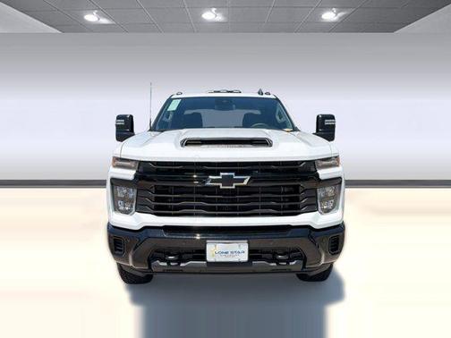 Summit White 2026 Chevrolet Silverado 2500 Custom