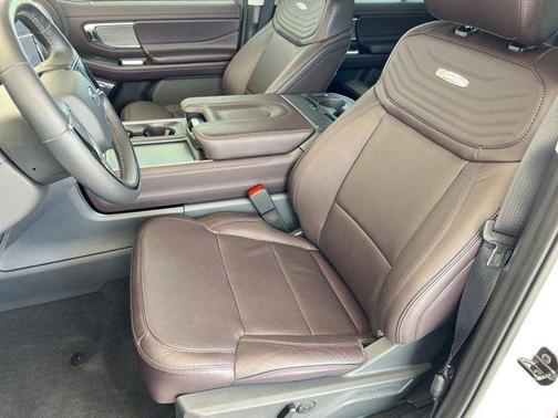 STAR WHITE MET TRI-COAT 2025 Ford Expedition Platinum