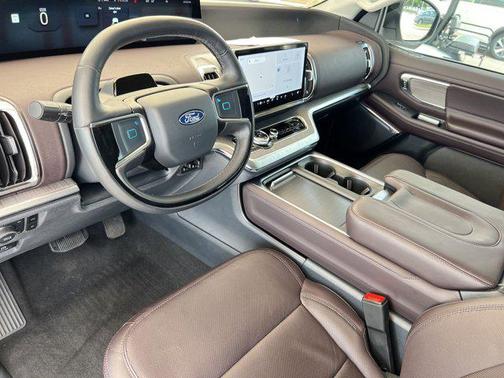 STAR WHITE MET TRI-COAT 2025 Ford Expedition Platinum